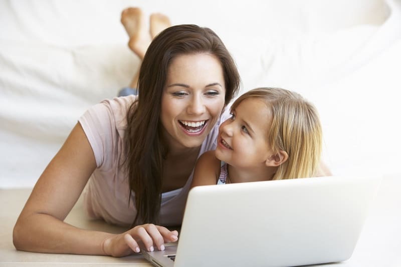 Young-woman-with-girl-using-laptop-computer1